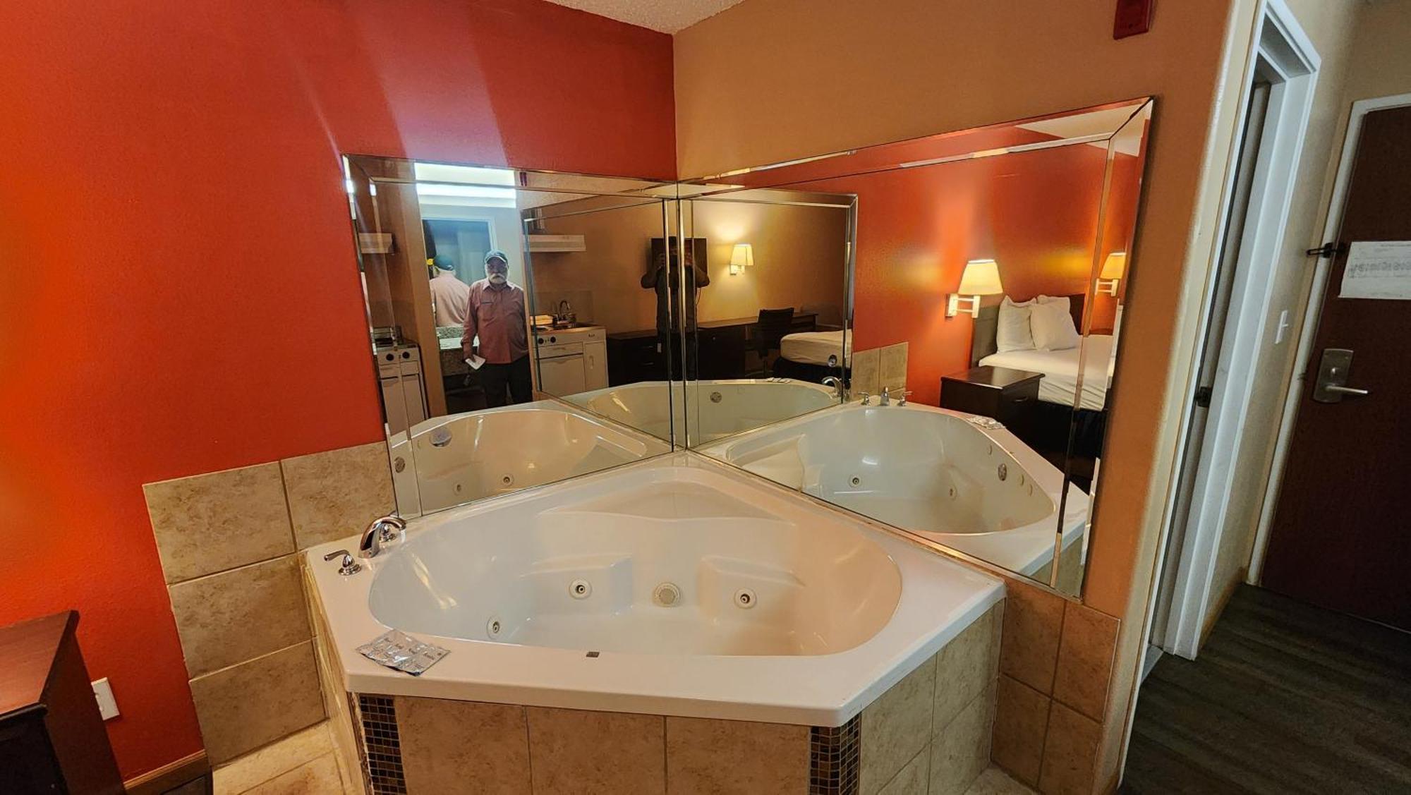 Capital O Fairway Inn - Baytown La Porte Tx 3*