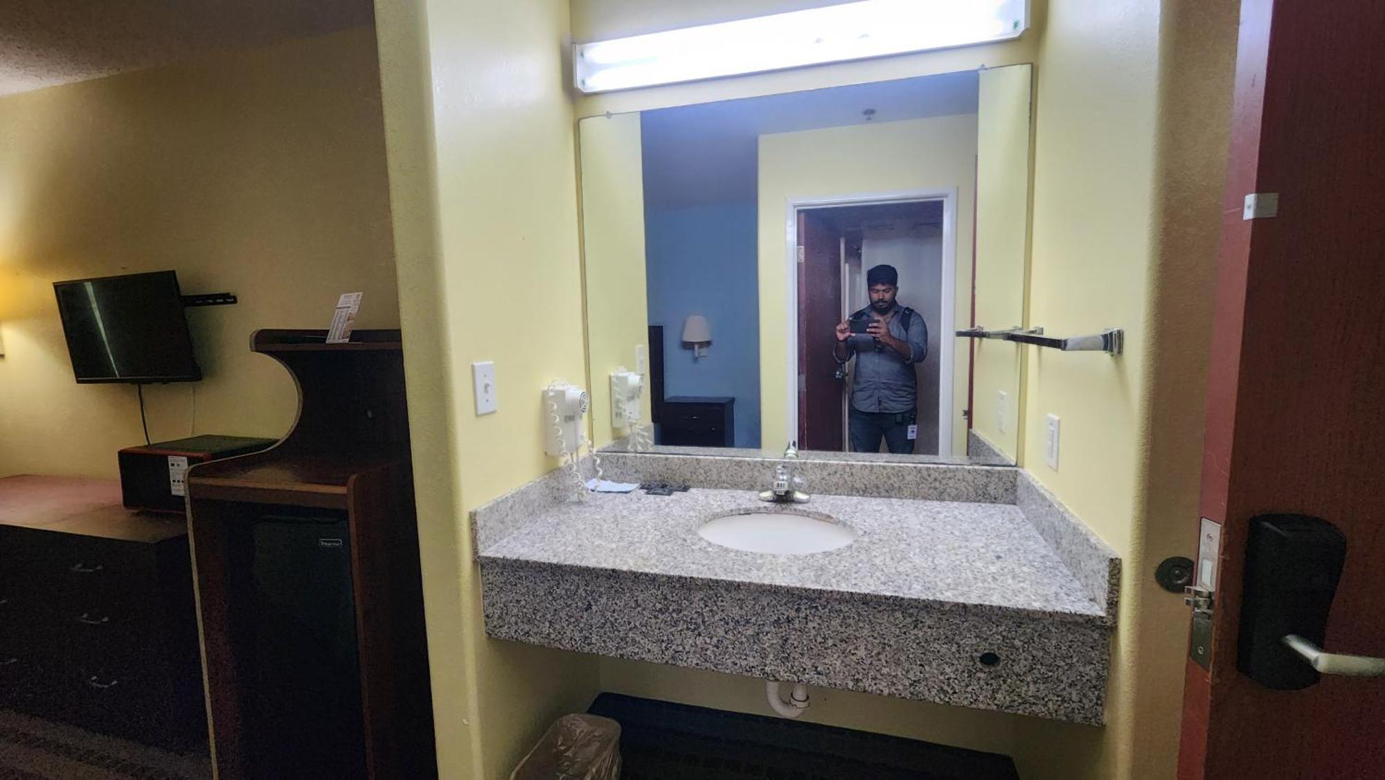 Capital O Fairway Inn - Baytown La Porte Tx Motel 3*